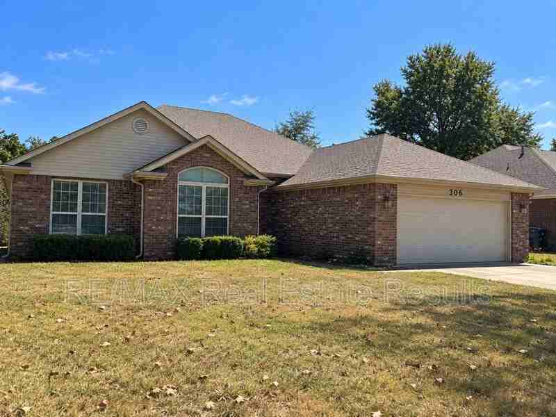 306 Old Forge Dr - Photo 2 of 28