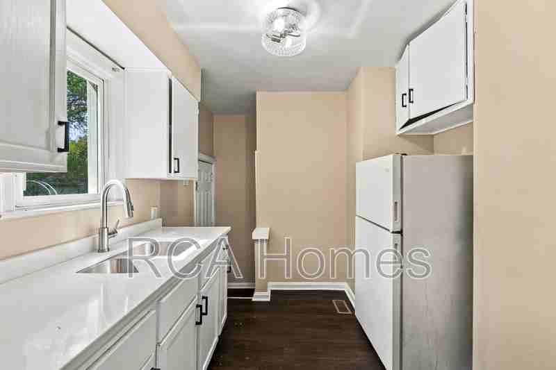 1950 N Dequincy St - Photo 4 of 8