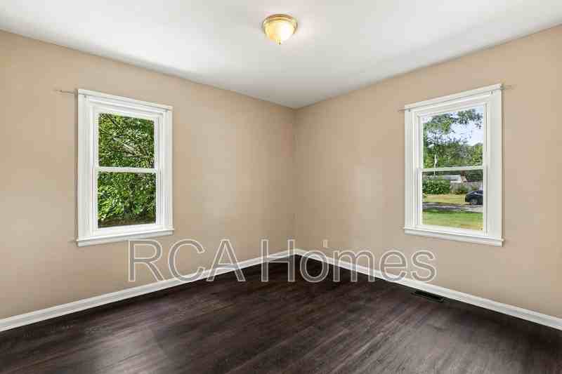1950 N Dequincy St - Photo 6 of 8
