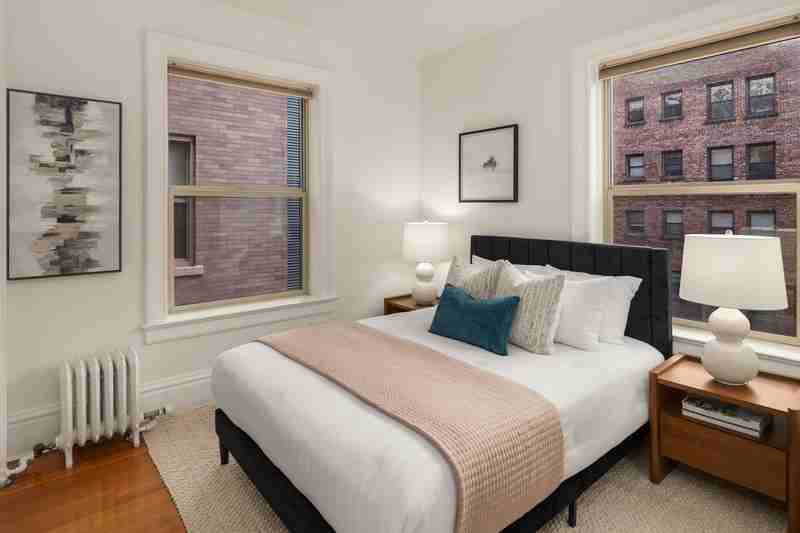 129 Warren Ave N #G - Photo 3 of 15