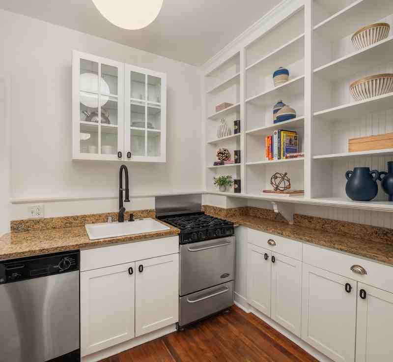 129 Warren Ave N #G - Photo 5 of 15