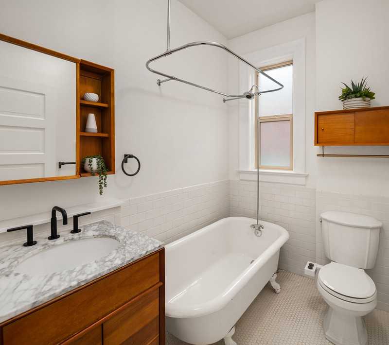 129 Warren Ave N #G - Photo 7 of 15