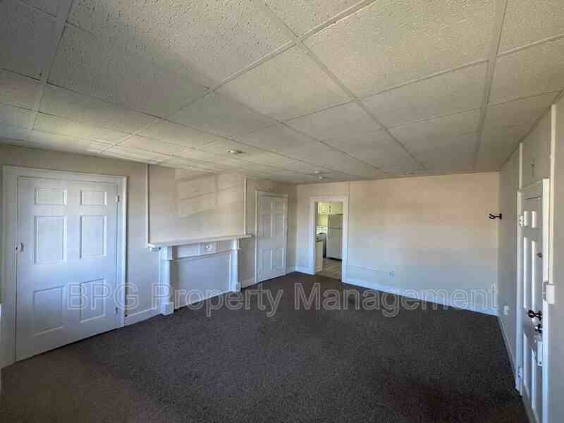 100 E Lee St #3 - Photo 2 of 11
