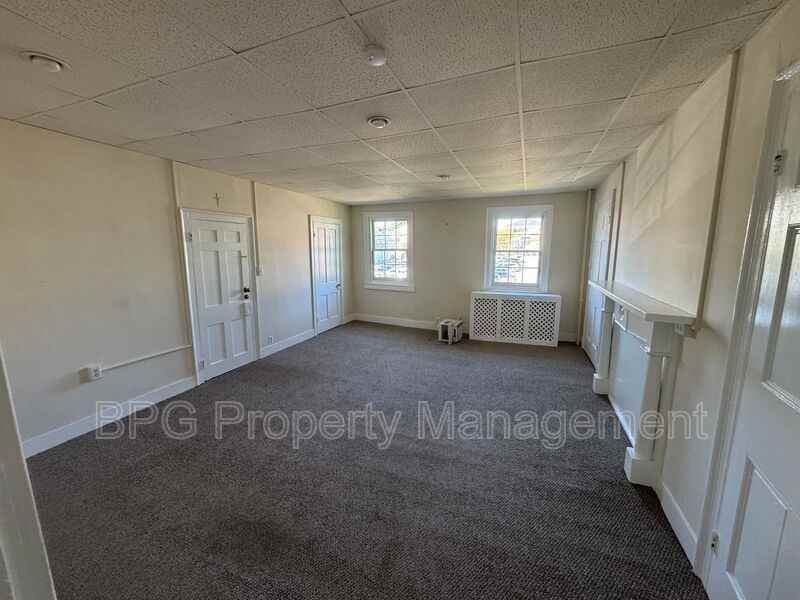 100 E Lee St #3 - Photo 3 of 11
