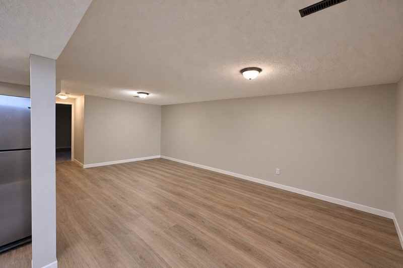 14212 114 St Nw - Photo 3 of 8