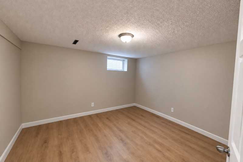 14212 114 St Nw - Photo 4 of 8