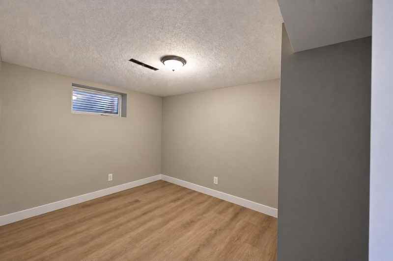 14212 114 St Nw - Photo 6 of 8