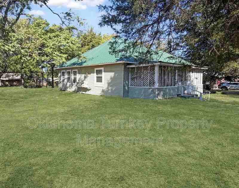 800 N Taft Ave - Photo 3 of 12