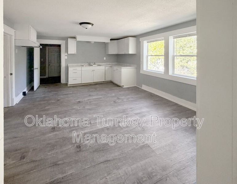 800 N Taft Ave - Photo 4 of 12