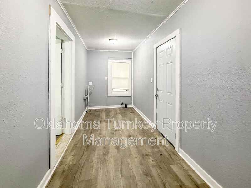 800 N Taft Ave - Photo 5 of 12