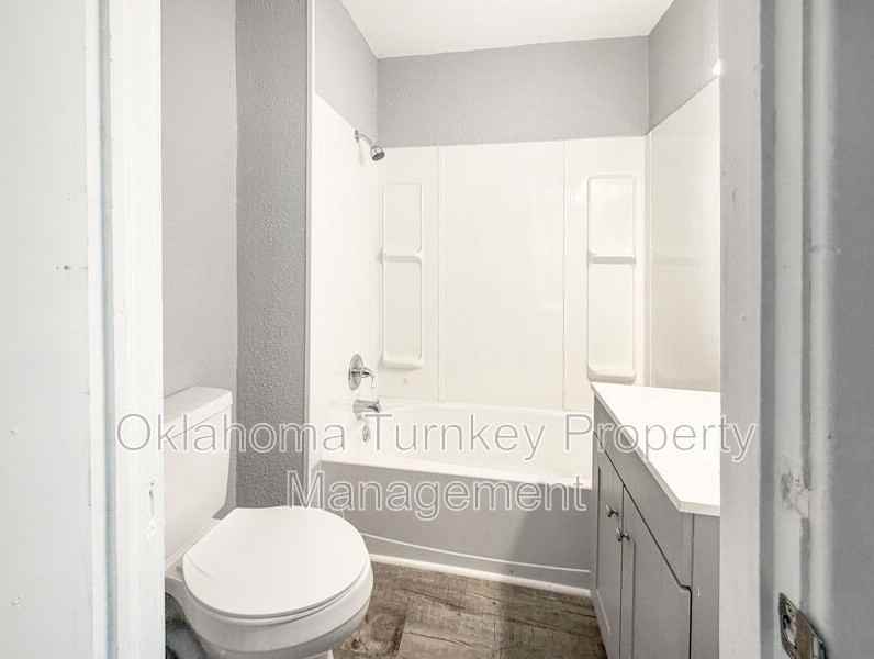 800 N Taft Ave - Photo 6 of 12