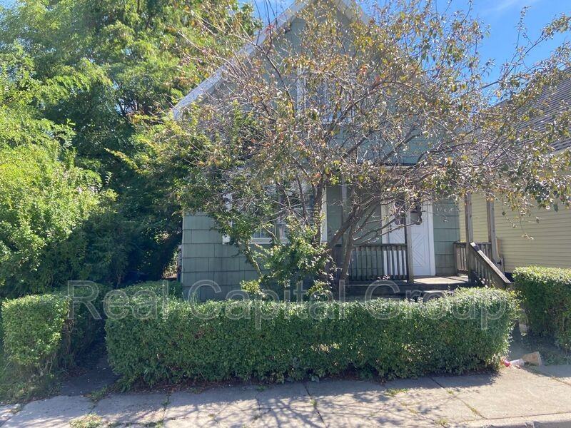 165 Smith St - Photo 2 of 29