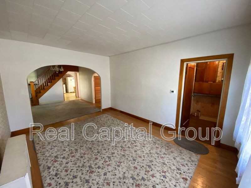 165 Smith St - Photo 6 of 29