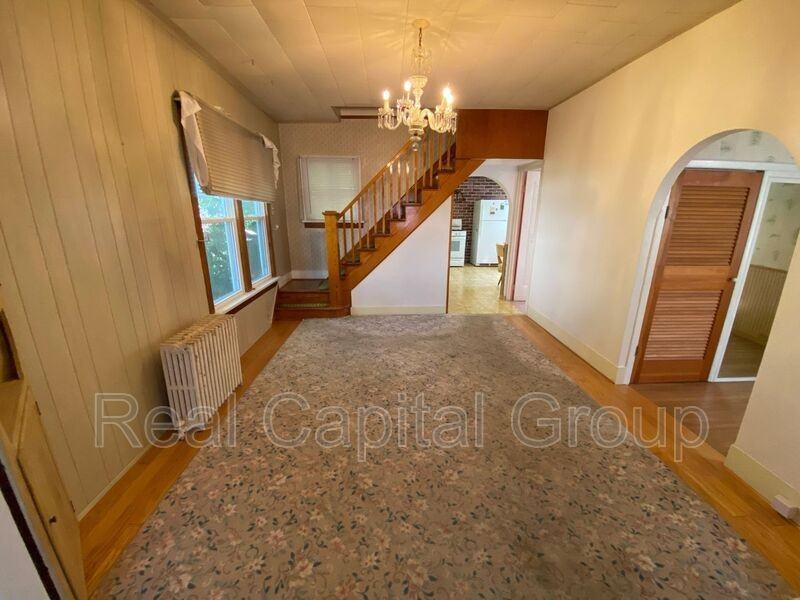 165 Smith St - Photo 7 of 29
