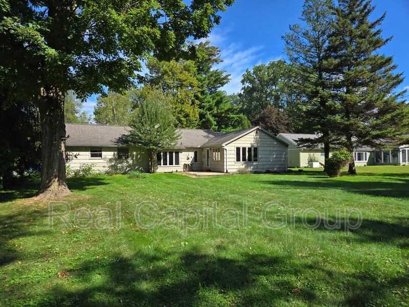 8401 Ericson Dr - Photo 4 of 17