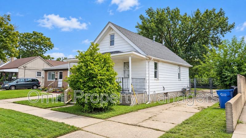 8037 Chalmers Ave - Photo 2 of 20