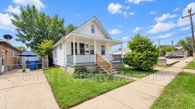 8037 Chalmers Ave - Photo 3 of 20