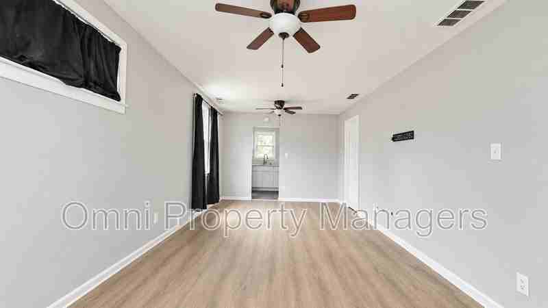 8037 Chalmers Ave - Photo 6 of 20