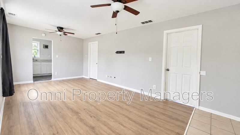 8037 Chalmers Ave - Photo 7 of 20