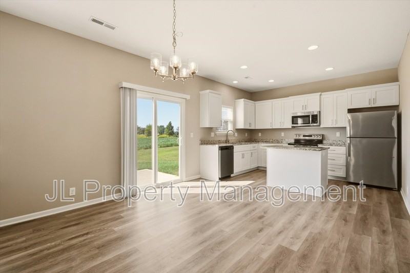 9135 Sw 2nd St - Photo 4 of 18
