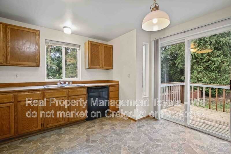 2421 Bickford Ave #B - Photo 7 of 27