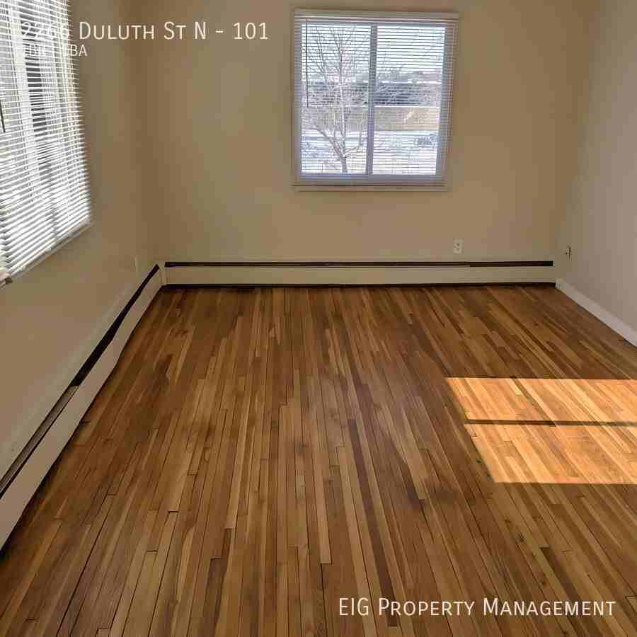 Maplewood Manor - Photo 2 of 50