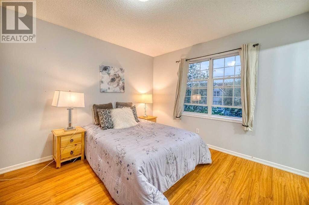 81 Prestwick Ave Se - Photo 5 of 20