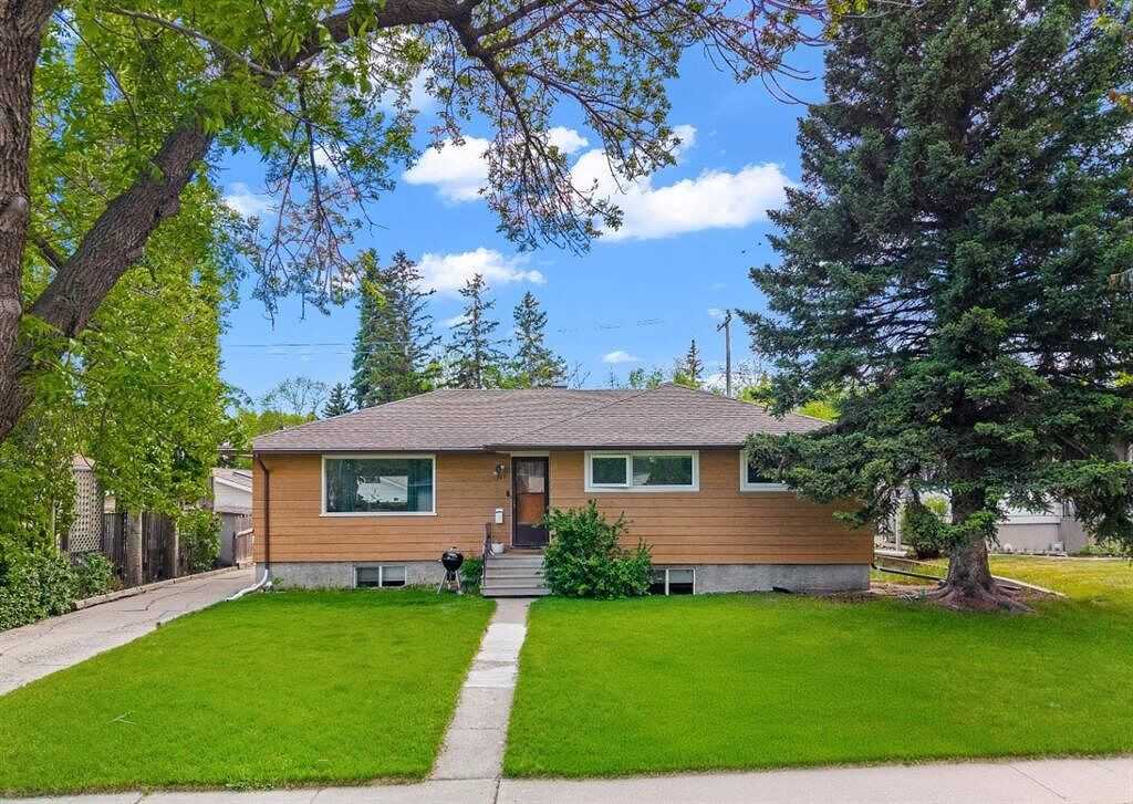 1207 40 Ave Nw - Photo 2 of 36