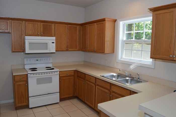 3335 Riviera Dr - Photo 3 of 9