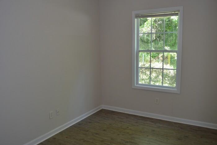 3335 Riviera Dr - Photo 4 of 9