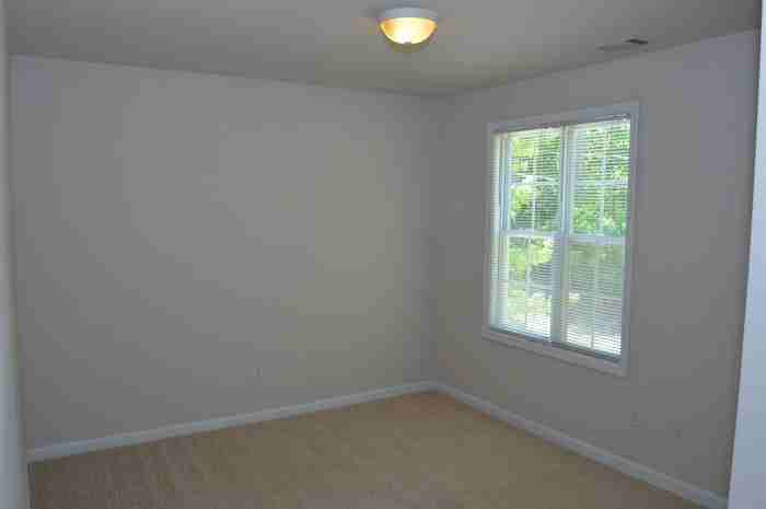 3335 Riviera Dr - Photo 6 of 9