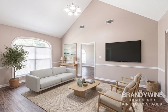 657 Mckenzie Cir - Photo 3 of 23
