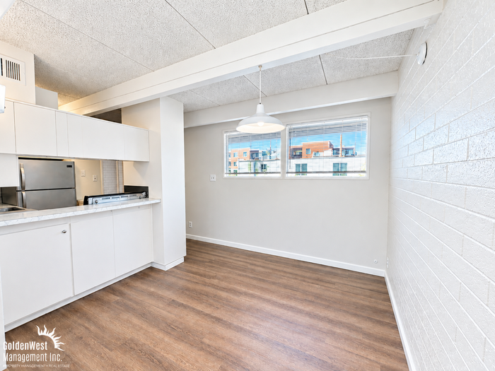 910 E Marlette Ave #20 - Photo 2 of 9