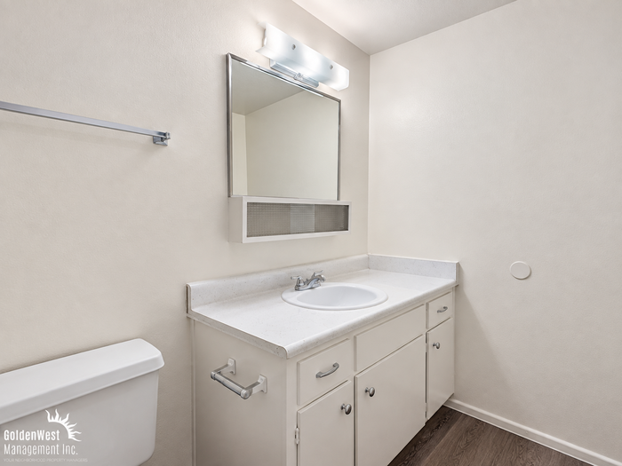 910 E Marlette Ave #20 - Photo 4 of 9