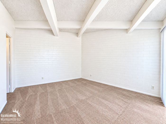 910 E Marlette Ave #20 - Photo 7 of 9