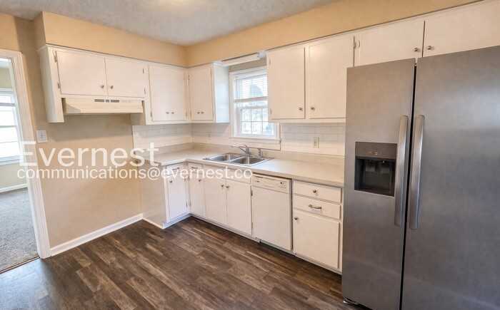 8344 10th Ave S - Photo 6 of 18