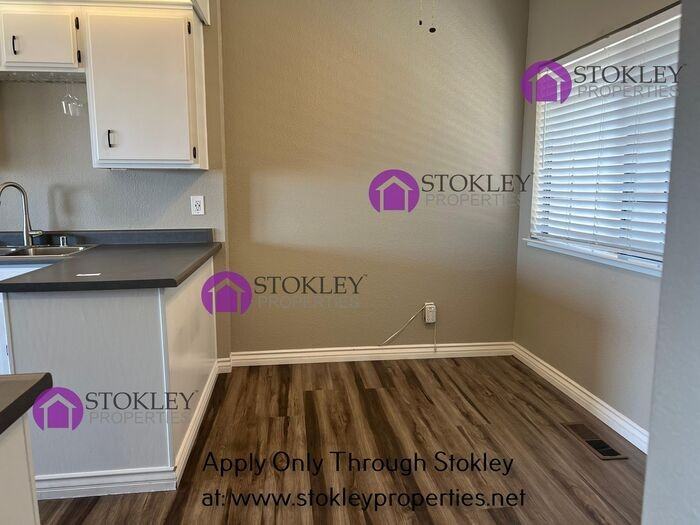 222 Manuel Ct - Photo 2 of 18