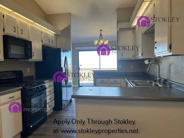 222 Manuel Ct - Photo 4 of 18