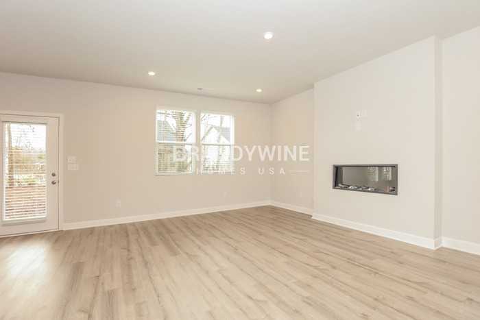 325 Dearborn Sta - Photo 5 of 24