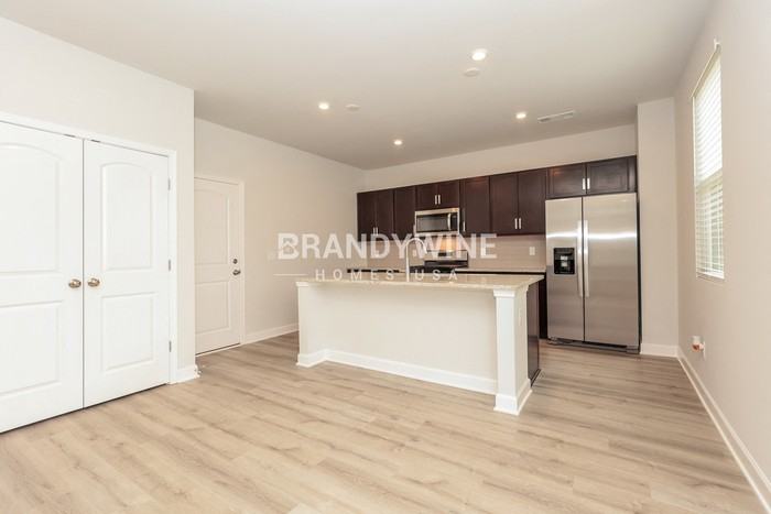 325 Dearborn Sta - Photo 7 of 24