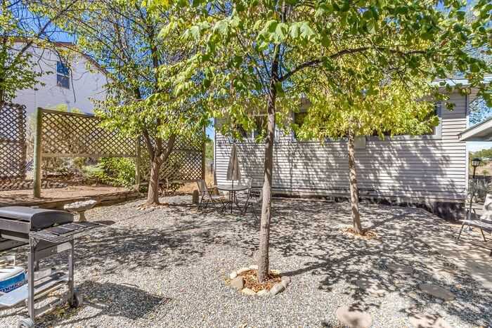 2455 1/2 Broadway - Photo 4 of 7