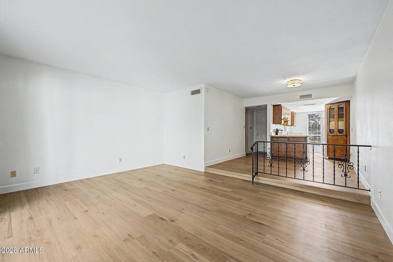 5207 S Hazelton Ln - Photo 6 of 27