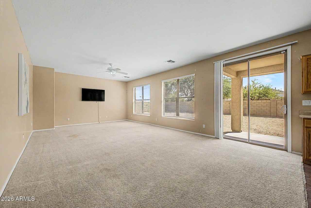 11755 W Hopi St - Photo 6 of 38