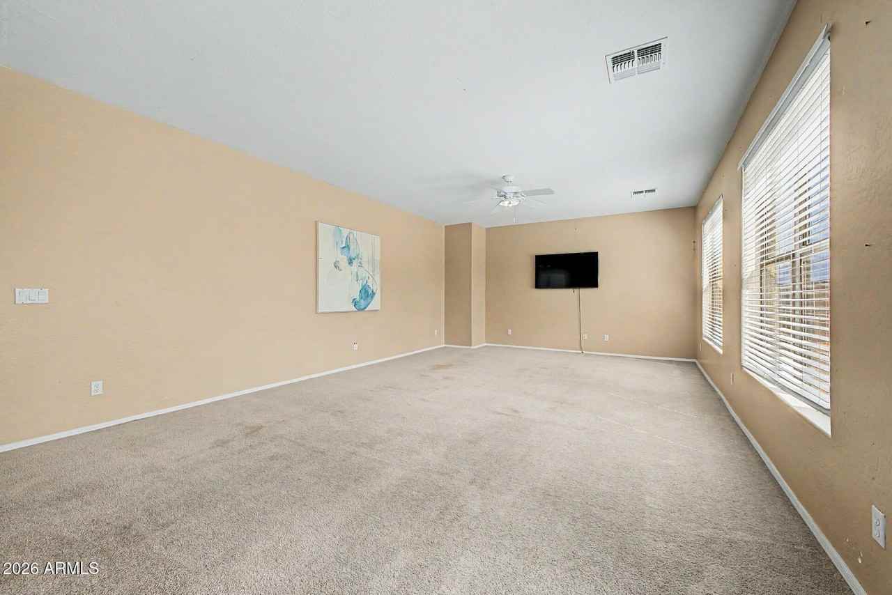 11755 W Hopi St - Photo 7 of 38