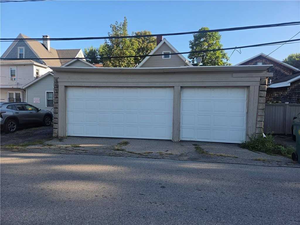 21 Gardiner Park Lowr - Photo 2 of 23