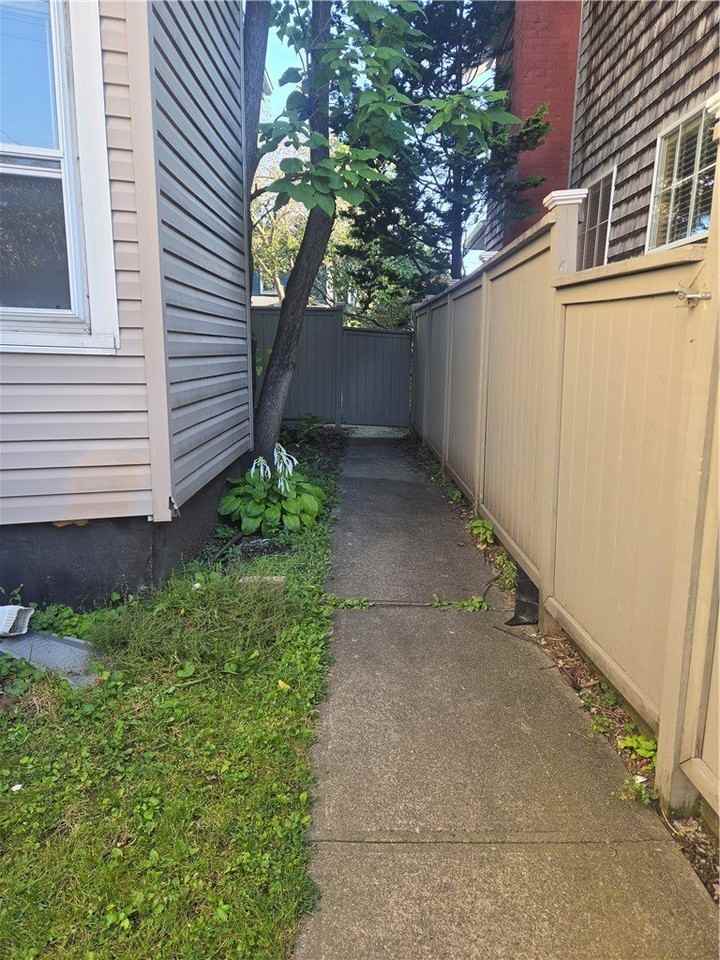 21 Gardiner Park Lowr - Photo 3 of 23