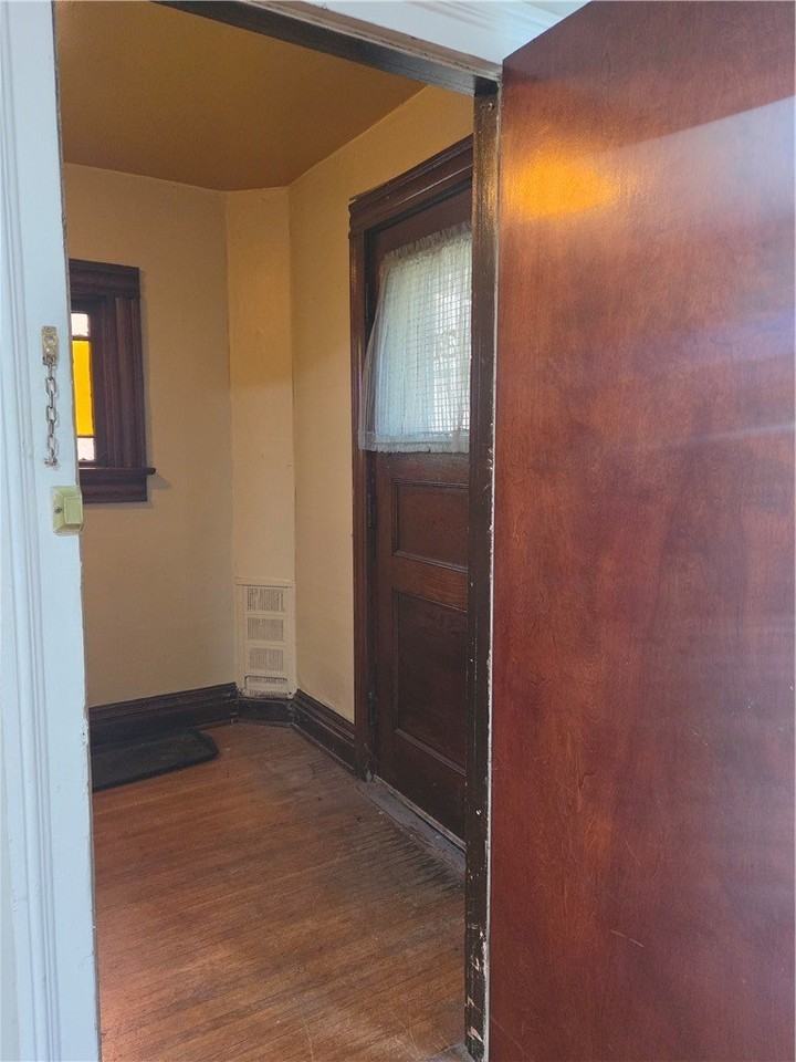 21 Gardiner Park Lowr - Photo 5 of 23
