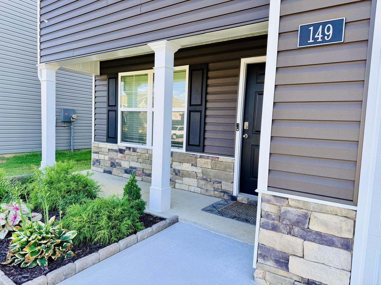 149 Quarter St - Photo 4 of 35