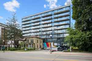 featured image of 242 Queen St S