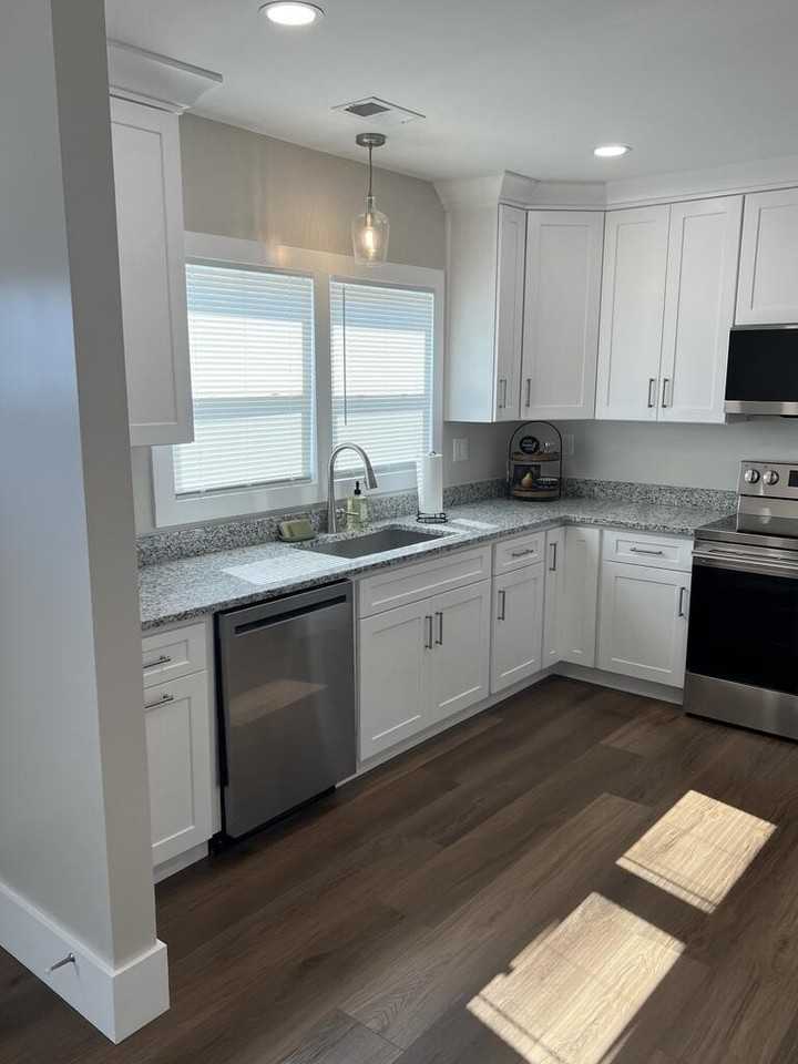 272 Lafayette Rd - Photo 4 of 16
